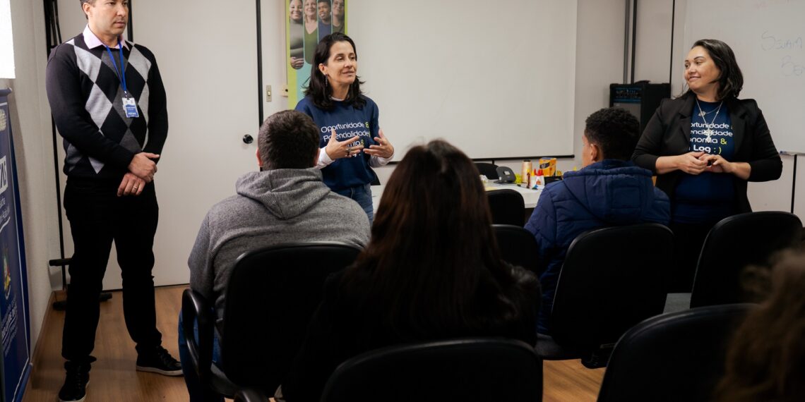 Jovens participam da Oficina de Mundo do Trabalho do Vem Log de Campo Bom