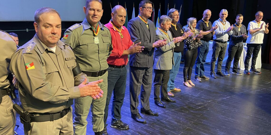 Jornal Repercussão recebe comenda especial da Brigada Militar