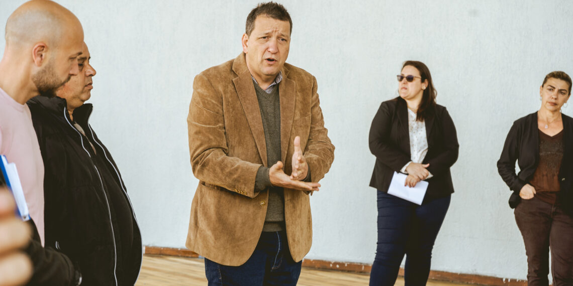Prefeito Luciano Orsi faz reunião com comerciantes locais para informar sobre a obra do Largo Irmãos Vetter