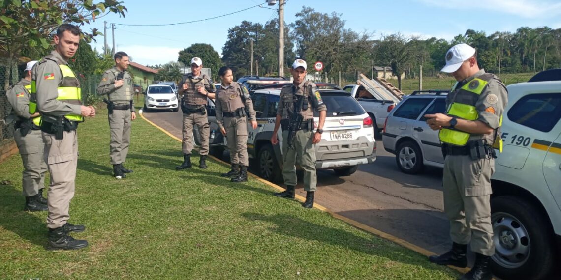Confira imagens: Ladrões arrombam casa, são perseguidos e presos pela Brigada Militar na RS-239