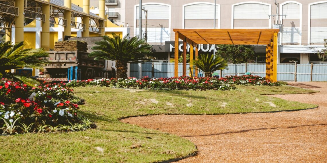 Prefeito Luciano Orsi faz reunião com comerciantes locais para informar sobre a obra do Largo Irmãos Vetter