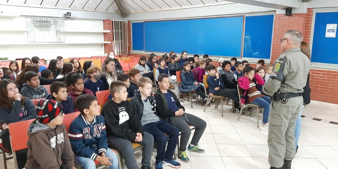Trabalho de prevenção nas escolas de Sapiranga é desenvolvido pela Brigada Militar