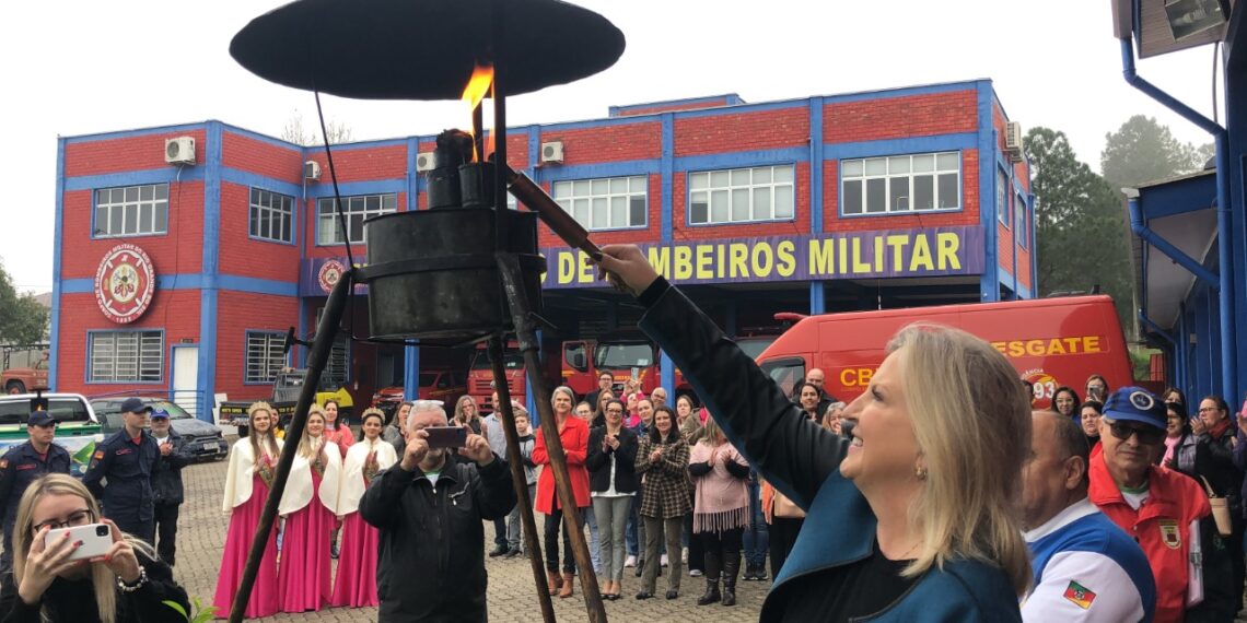 Fogo Simbólico chega à sede dos bombeiros em Sapiranga