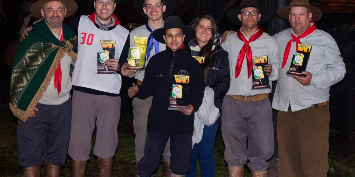 CTG Estância do Ferrabraz obtém bons resultados e equipe classifica para a Festa Campeira do Estado
