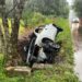 Carro pega fogo após colisão em árvore na Estrada Campo Bom/Dois Irmãos