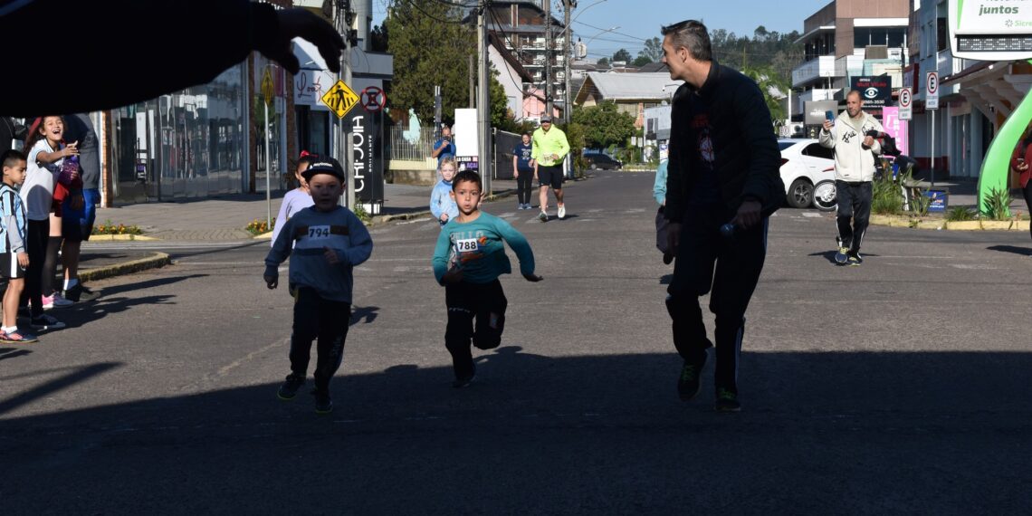 Evento de atletismo reúne cerca de 250 pessoas em Nova Hartz