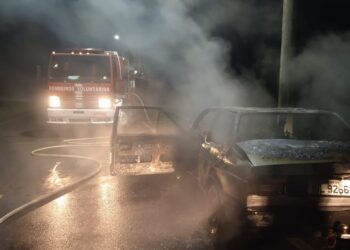 Veículo pega fogo e motorista escapa ileso em Nova Hartz