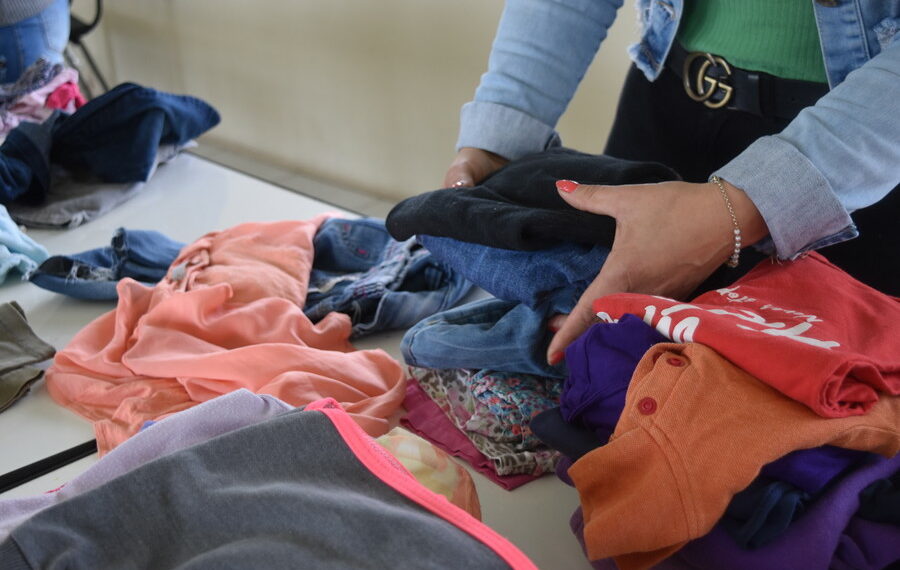 Moradores de Sapiranga recebem doações na penúltima entrega da Campanha do Agasalho
