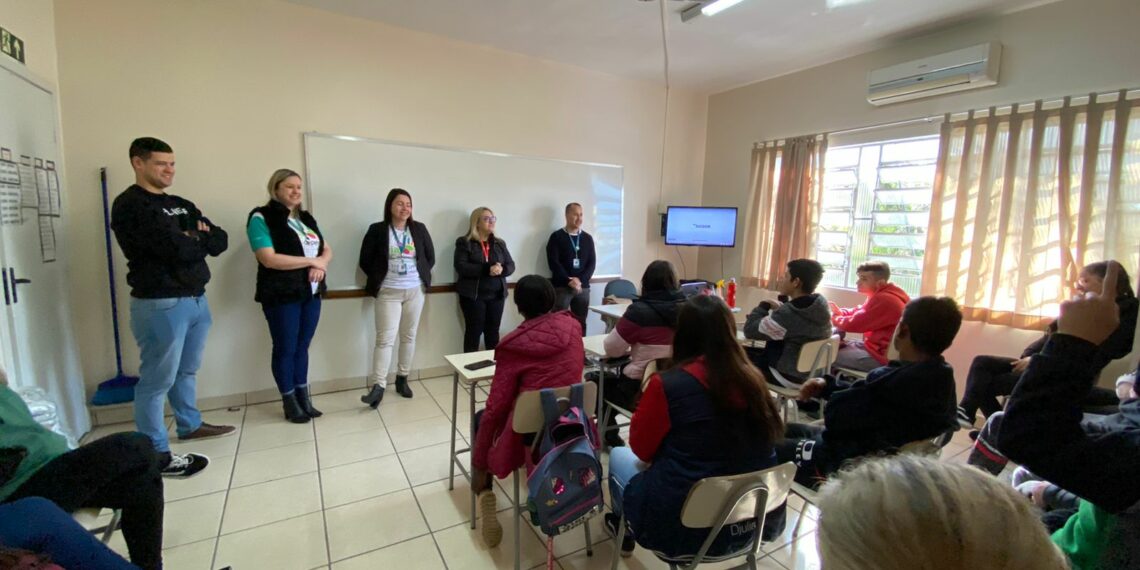 Sicoob e APADA fazem atividade sobre cooperativismo financeiro