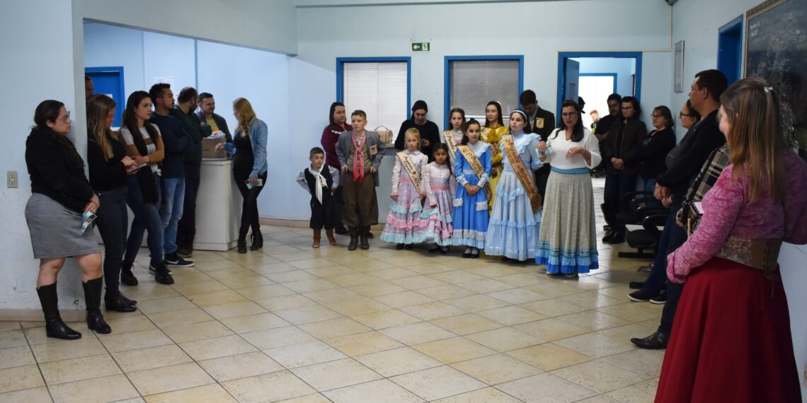 Representantes do CTG Querência visitam a Prefeitura de Nova Hartz