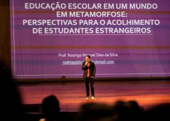 Acolhimento a estudantes estrangeiros é tema de formação de professores de Campo Bom
