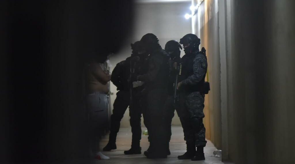 Líderes de facções criminosas são transferidos para presídios federais