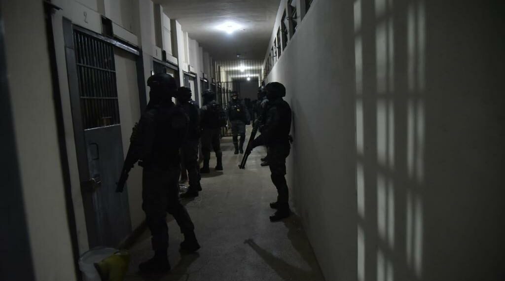 Líderes de facções criminosas são transferidos para presídios federais