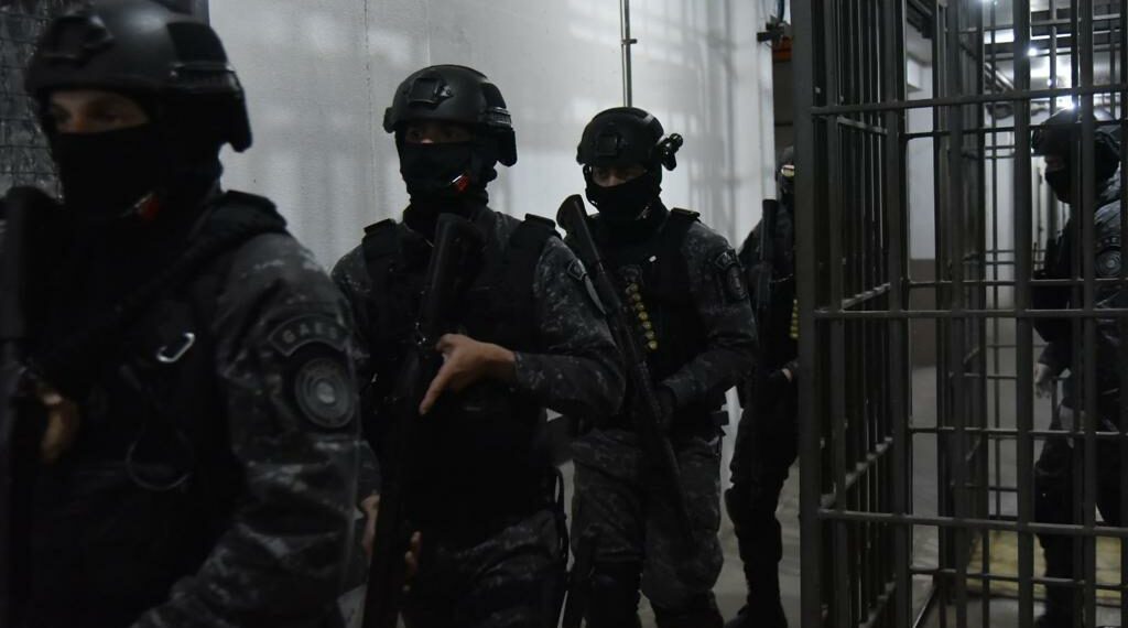 Líderes de facções criminosas são transferidos para presídios federais