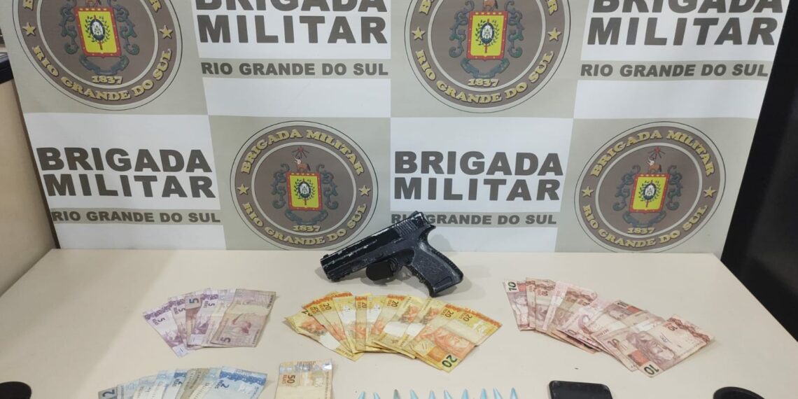 Preso com droga e simulacro em Sapiranga