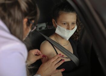 Pessoas com 18 anos ou mais já podem fazer a 4ª dose contra a Covid-19 em Campo Bom
