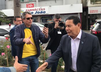 Vice com nova missão: General Mourão busca vaga no Senado Federal