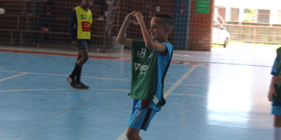 Copa Repercussão na Escola de Futsal Clip/Sicoob MaxiCrédito inicia a todo vapor em Nova Hartz