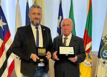 Emoção e reconhecimento na homenagem para Ernani Reuter