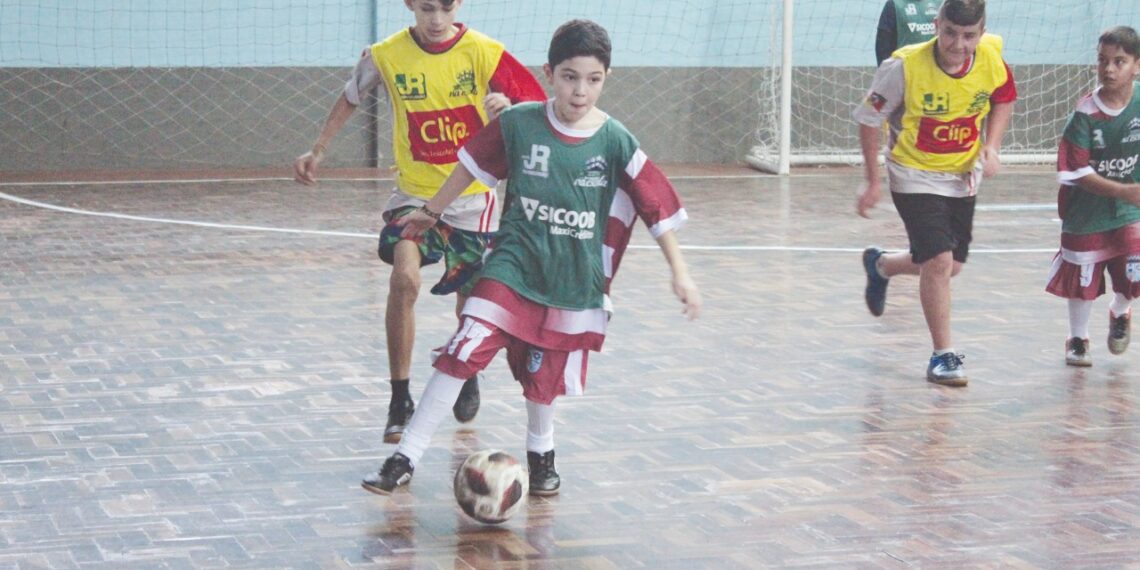 Copa Repercussão na Escola de Futsal/Clip/Sicoob MaxiCrédito acontece em Nova Hartz