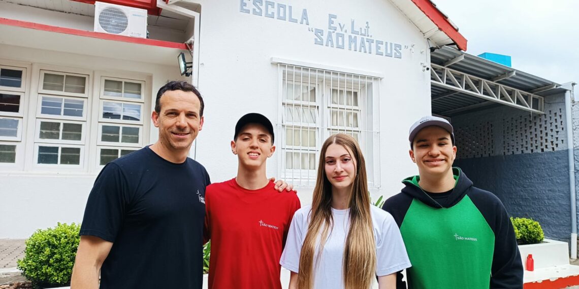 Alunos de Sapiranga se destacam em pesquisa científica e recebem credenciais para Feira Internacional