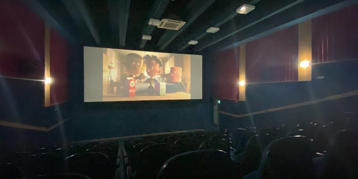 Cinema em Campo Bom; atração do Complexo CEI cativa as famílias