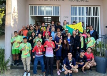 Prefeita de Sapiranga recebe medalhistas do Jogos Escolares do Rio Grande do Sul