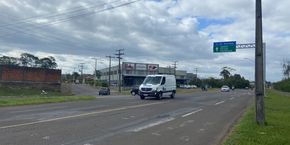 Avenida dos Municípios recebe asfaltamento e duas novas rótulas
