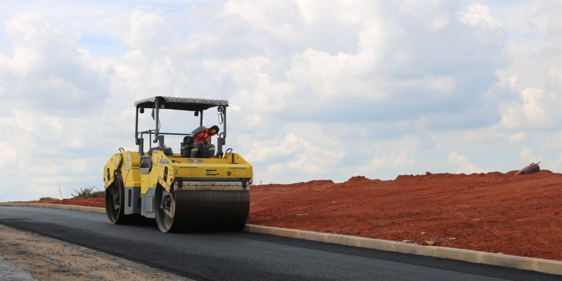 Reta final no asfaltamento do Complexo Industrial de Sapiranga