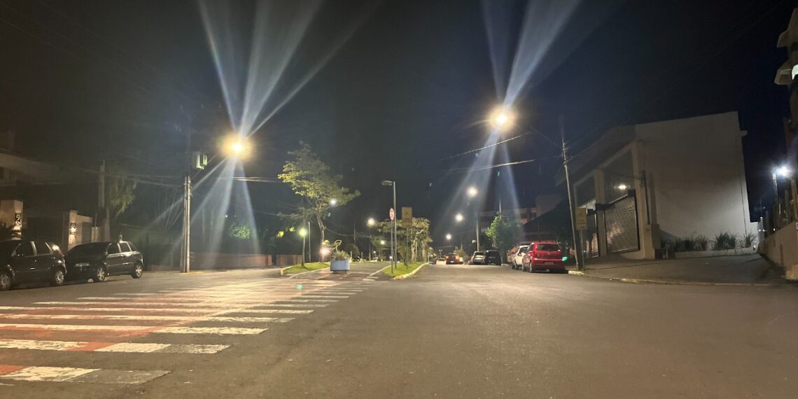 Ilumina Campo Bom substitui por Led o sistema de iluminação pública