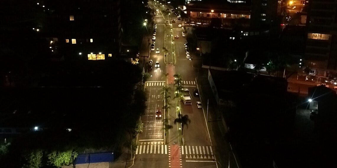 Ilumina Campo Bom substitui por Led o sistema de iluminação pública