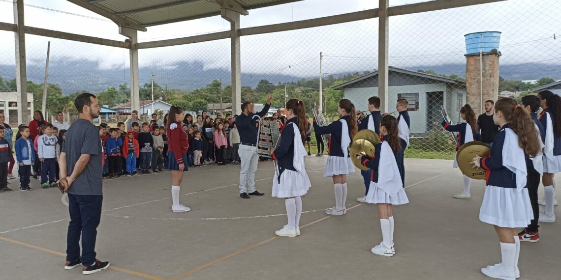 Feira do Livro em escola de Nova Hartz proporciona ampliação do conhecimento