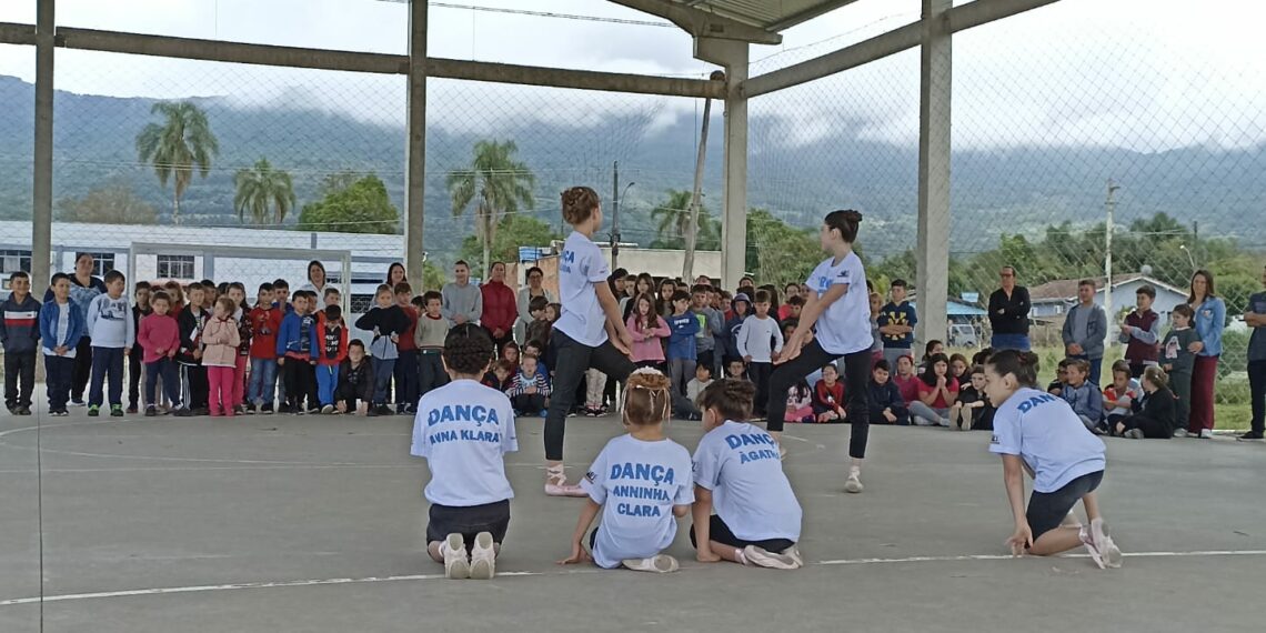 Feira do Livro em escola de Nova Hartz proporciona ampliação do conhecimento