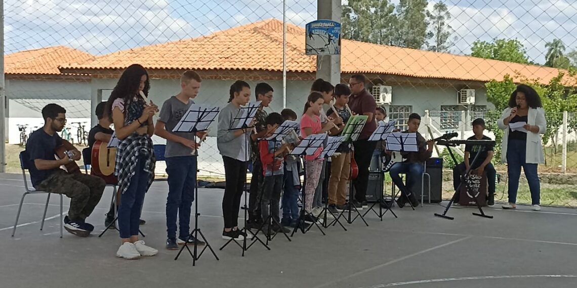 Feira do Livro em escola de Nova Hartz proporciona ampliação do conhecimento