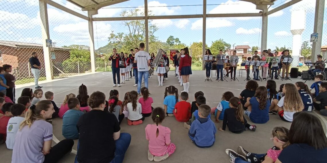 Feira do Livro em escola de Nova Hartz proporciona ampliação do conhecimento