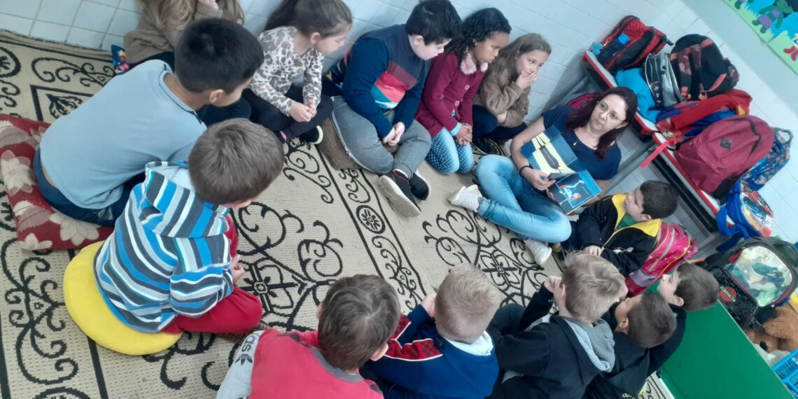 Feira do Livro em escola de Nova Hartz proporciona ampliação do conhecimento