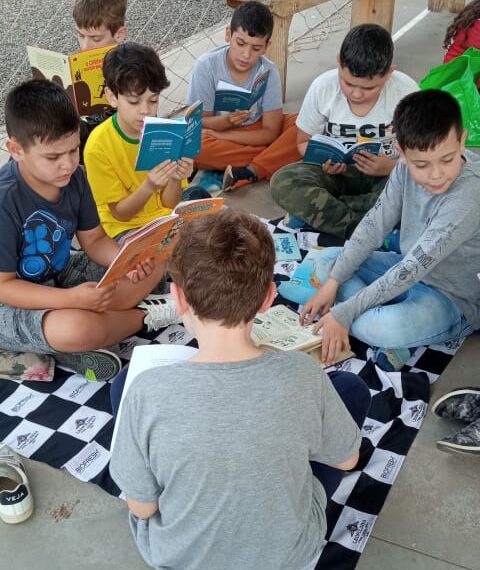 Feira do Livro em escola de Nova Hartz proporciona ampliação do conhecimento