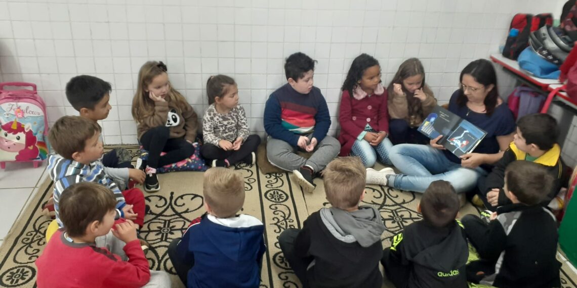 Feira do Livro em escola de Nova Hartz proporciona ampliação do conhecimento