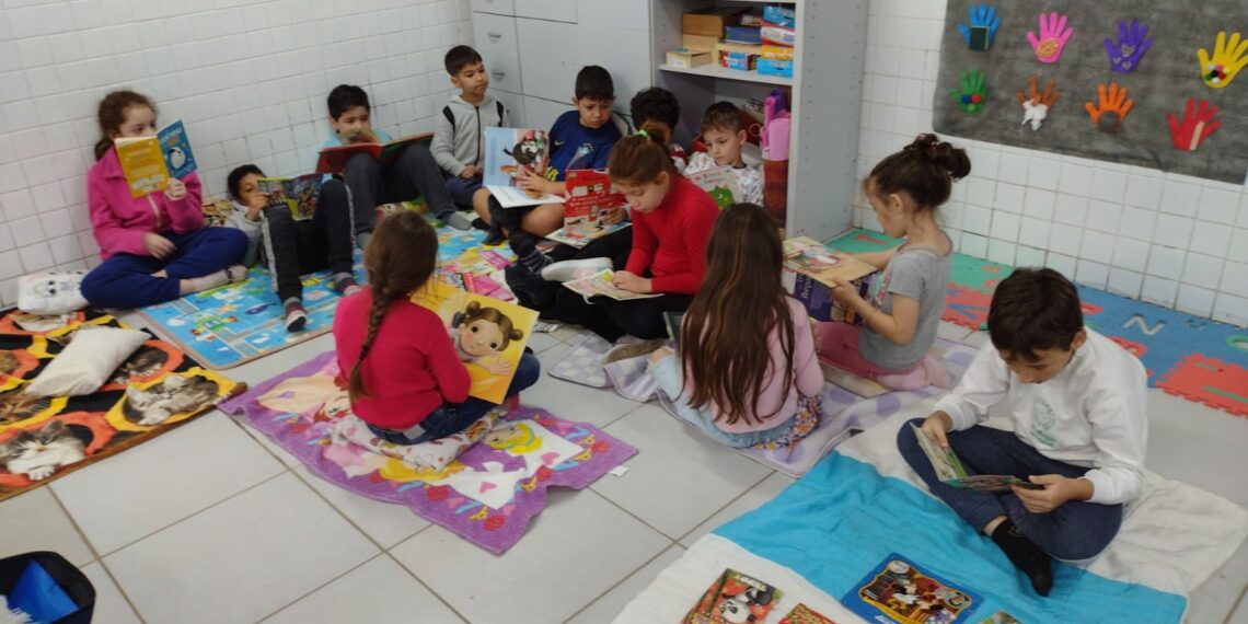 Feira do Livro em escola de Nova Hartz proporciona ampliação do conhecimento