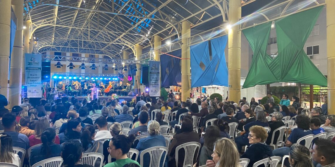 38ª Feira do Livro em Campo Bom inicia com presença de escolas e muitas atrações