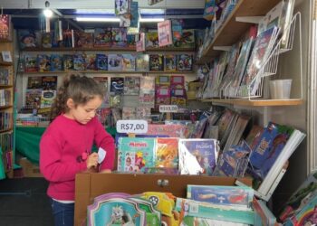 38ª Feira do Livro em Campo Bom inicia com presença de escolas e muitas atrações