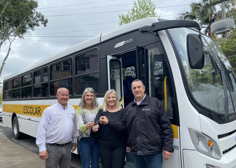 Alunos da rede municipal de ensino de Sapiranga contam com ônibus zero quilômetro para transporte escolar