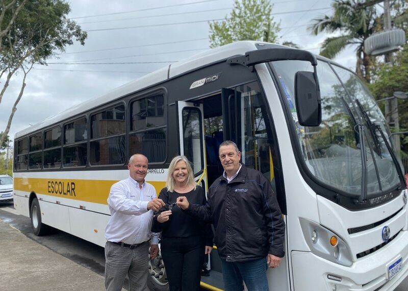 Alunos da rede municipal de ensino de Sapiranga contam com ônibus zero quilômetro para transporte escolar