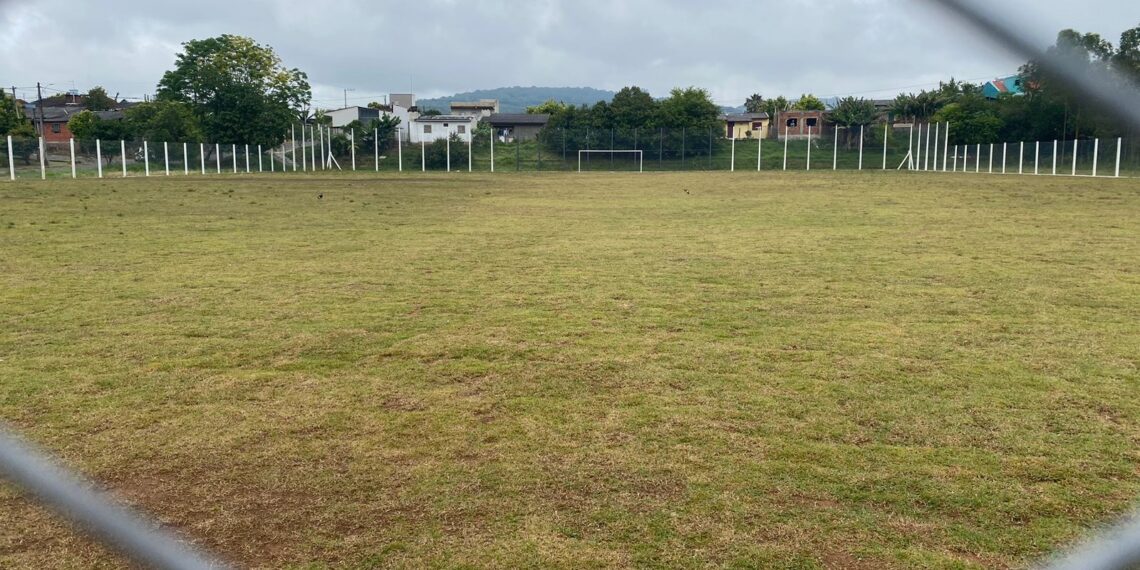 Campo de futebol é reconstruído para a comunidade em Sapiranga