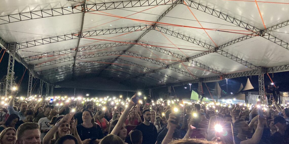 Sapiranga recebe mais de 40 mil pessoas no primeiro dia da 37ª Festa das Rosas