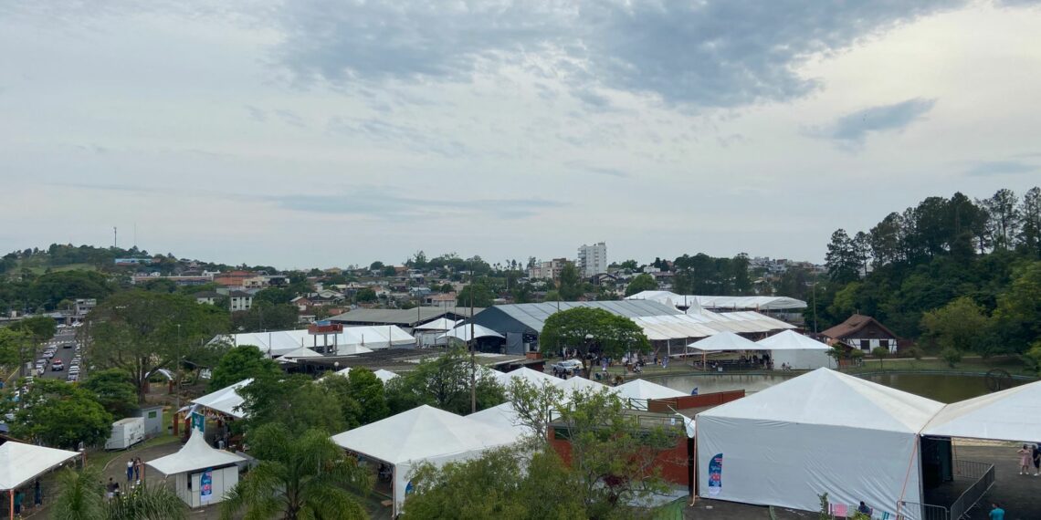 Sapiranga recebe mais de 40 mil pessoas no primeiro dia da 37ª Festa das Rosas