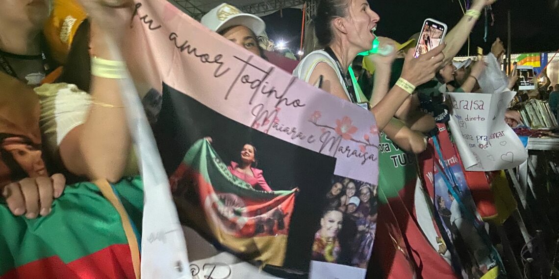 Show com Maiara e Maraisa reúne 52 mil pessoas na Festa das Rosas