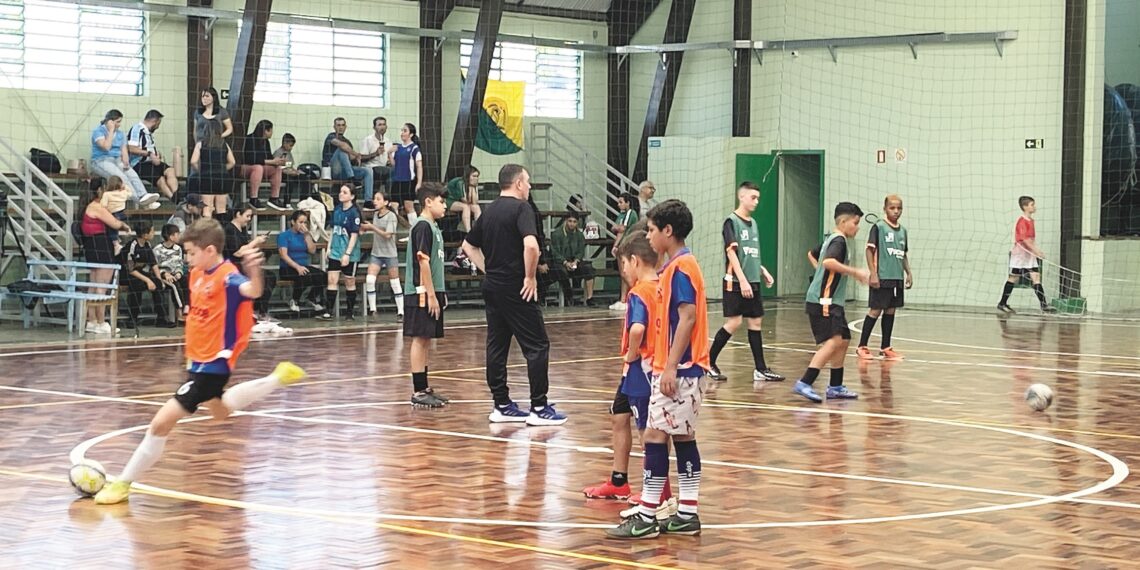 Sapiranga conhece os grandes campeões da Copa Repercussão na Escola de Futsal Clip/Sicoob MaxiCrédito