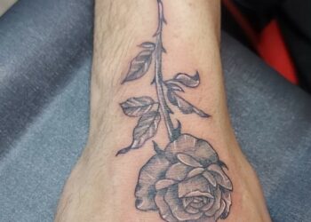 Tatuagens de rosas embelezam e trazem vários significados