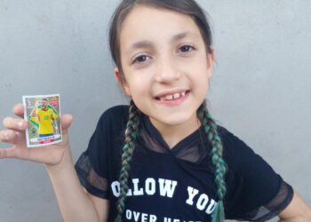 Campo-bonense vibra ao ganhar figurinha legend de Neymar Jr.